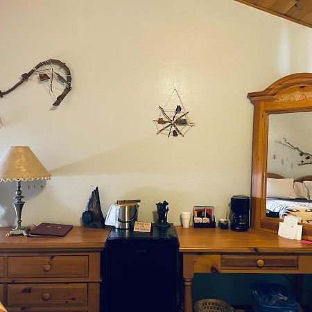 Whispering Pines Lodge Кернвилл Экстерьер фото