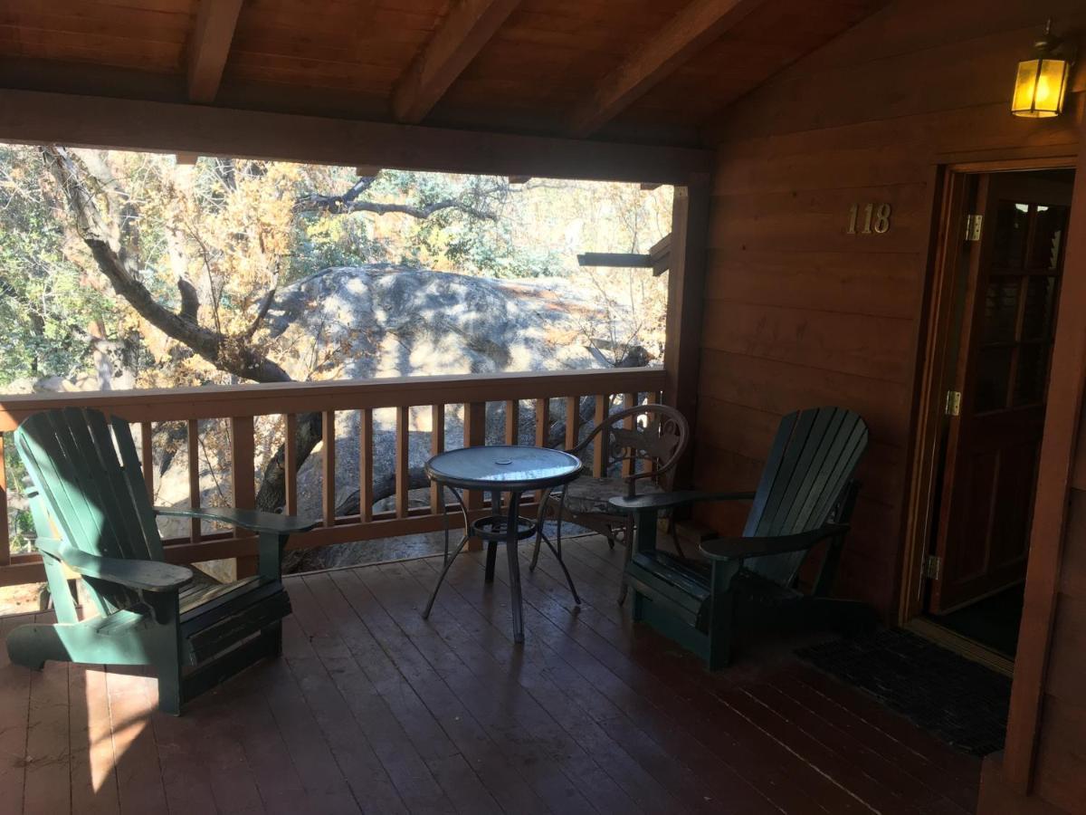 Whispering Pines Lodge Кернвилл Экстерьер фото