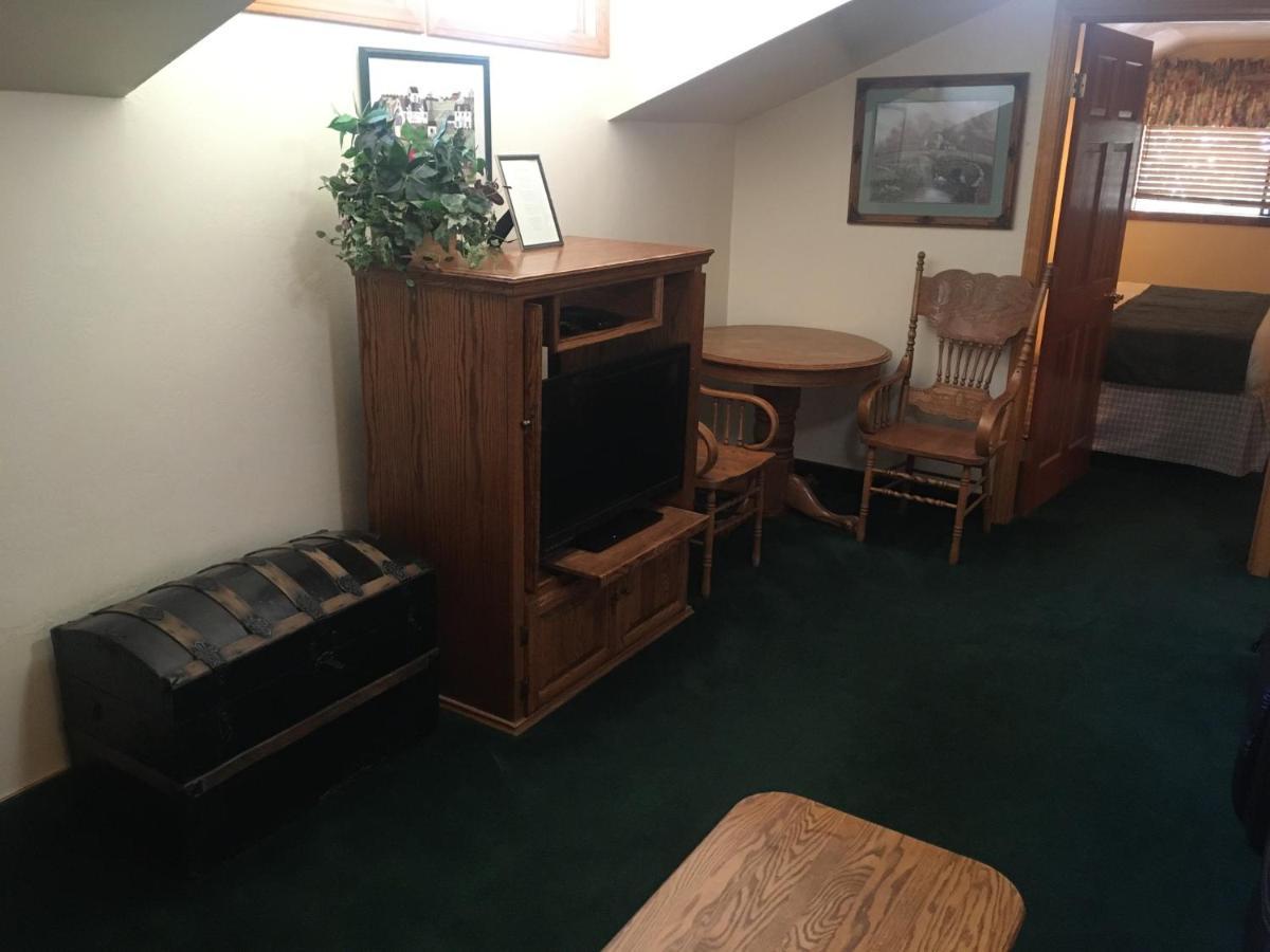 Whispering Pines Lodge Кернвилл Экстерьер фото