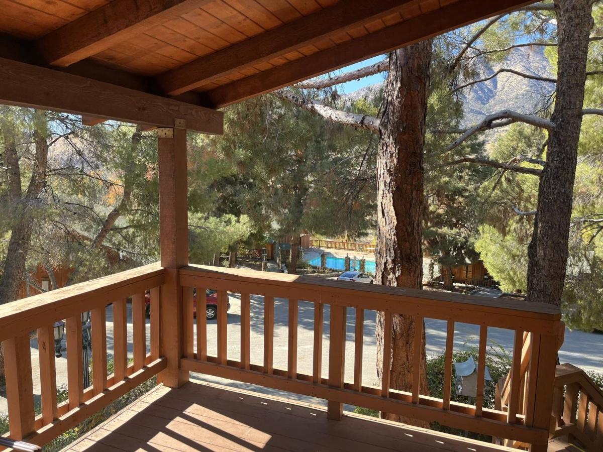 Whispering Pines Lodge Кернвилл Экстерьер фото