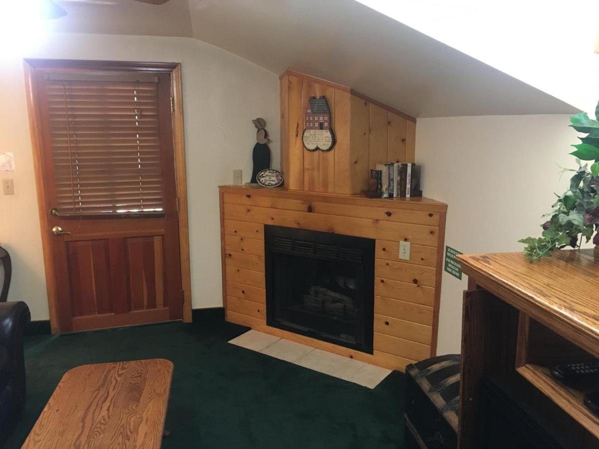Whispering Pines Lodge Кернвилл Экстерьер фото