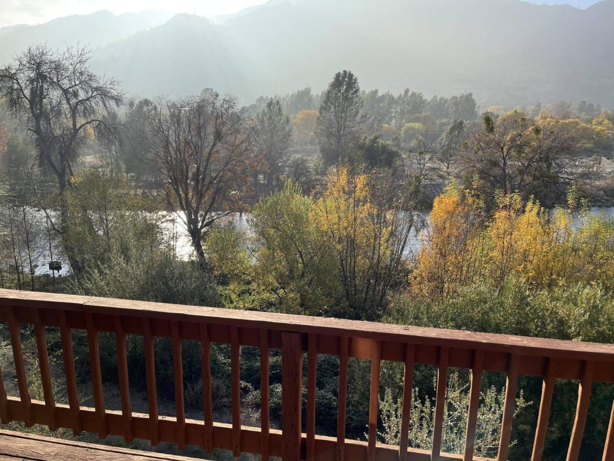 Whispering Pines Lodge Кернвилл Экстерьер фото