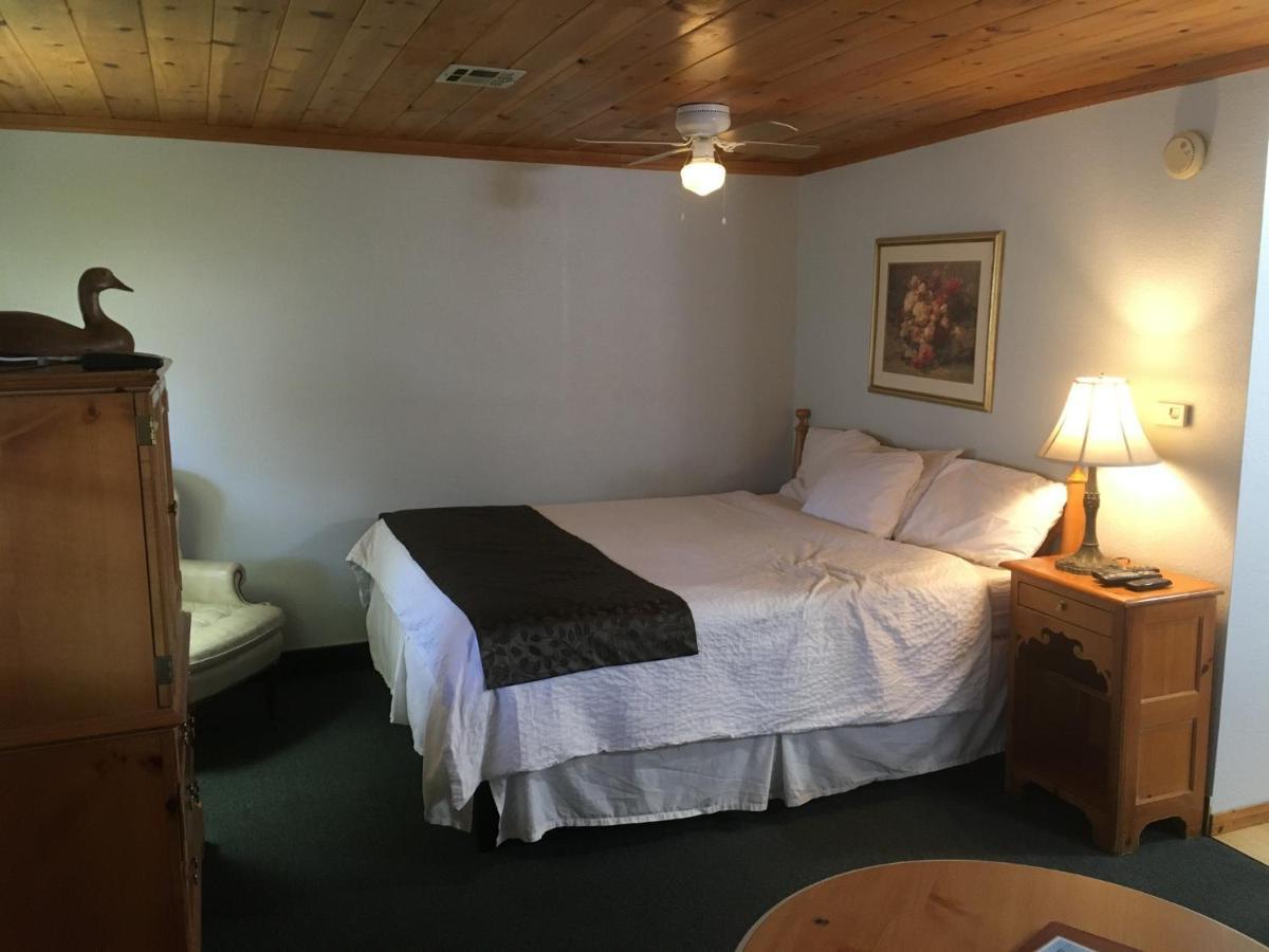 Whispering Pines Lodge Кернвилл Экстерьер фото