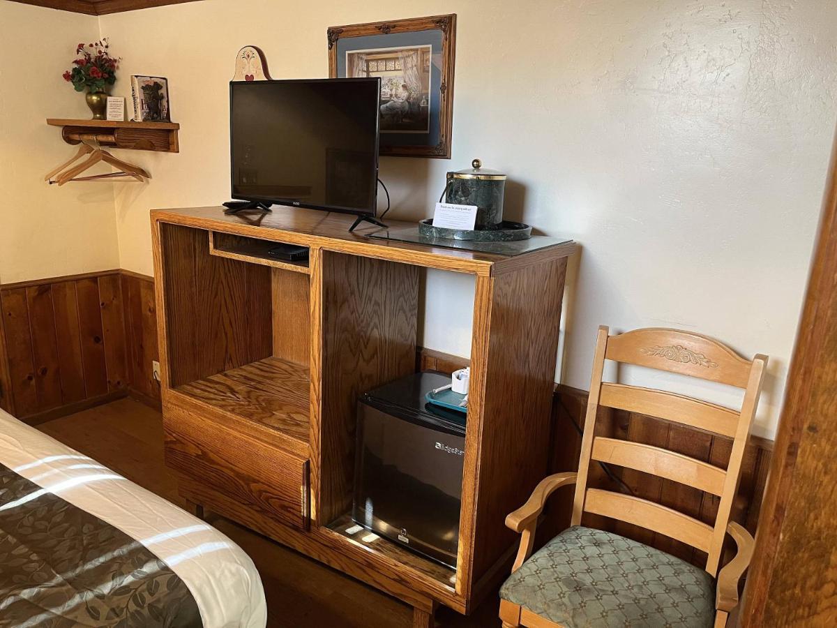 Whispering Pines Lodge Кернвилл Экстерьер фото