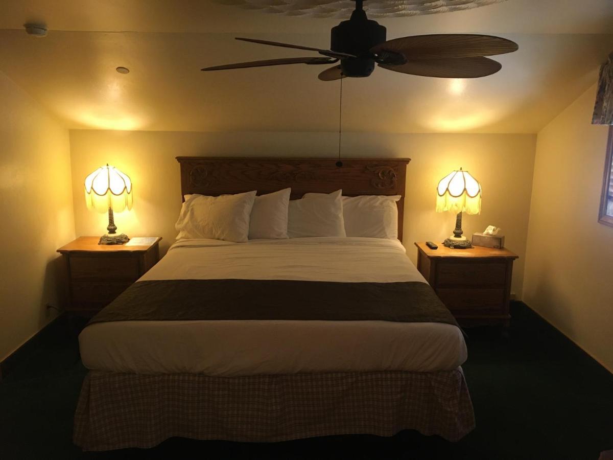Whispering Pines Lodge Кернвилл Экстерьер фото