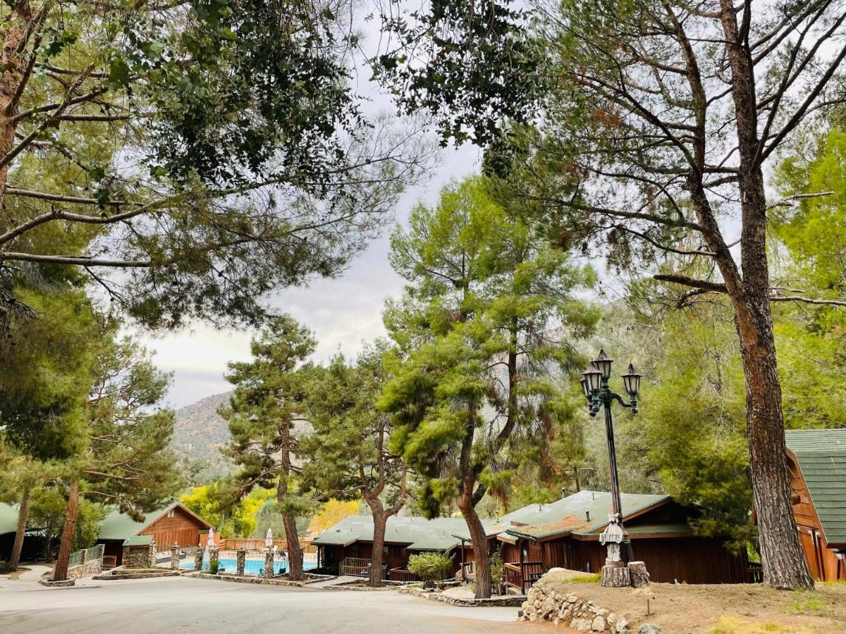 Whispering Pines Lodge Кернвилл Экстерьер фото