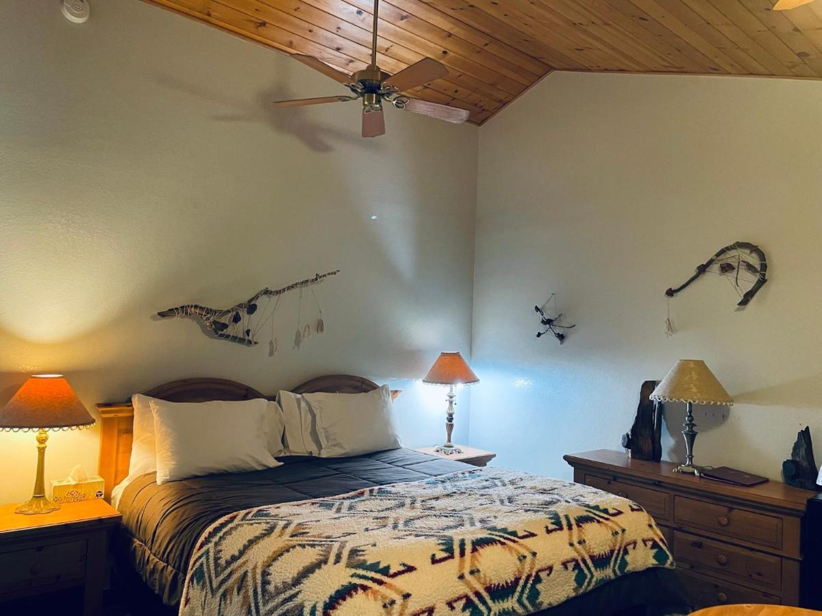 Whispering Pines Lodge Кернвилл Экстерьер фото