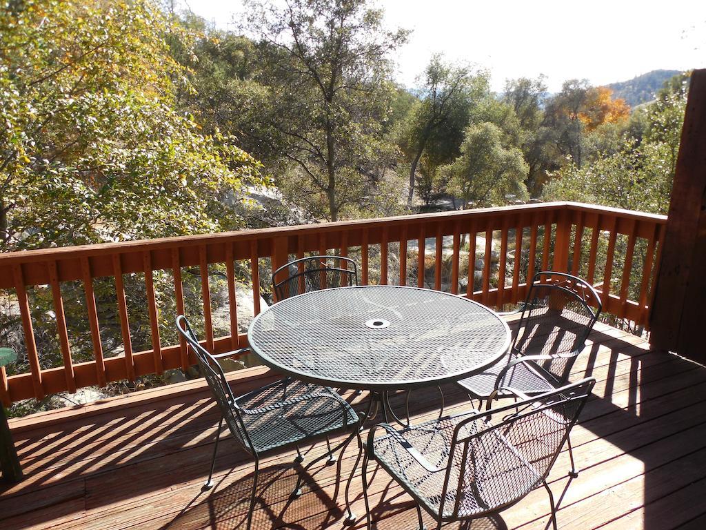Whispering Pines Lodge Кернвилл Экстерьер фото